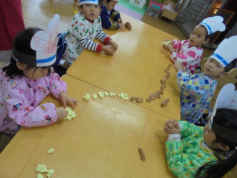 紙粘土でケーキ作り いちご組 宮ノ丘幼稚園 先生達の日記